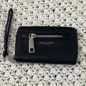 Marc Jacobs Black pebbled leather Wristlet wallet EUC